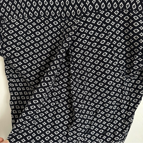 Jachs Girlfriend NY Womens Navy Geo Top Sz M Button-Up Geometric Pockets Aztec - Picture 4 of 10
